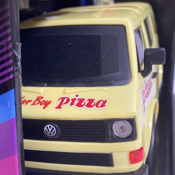 STRANGER THINGS SURFER BOY PIZZA VAN - Picture 3 of 16